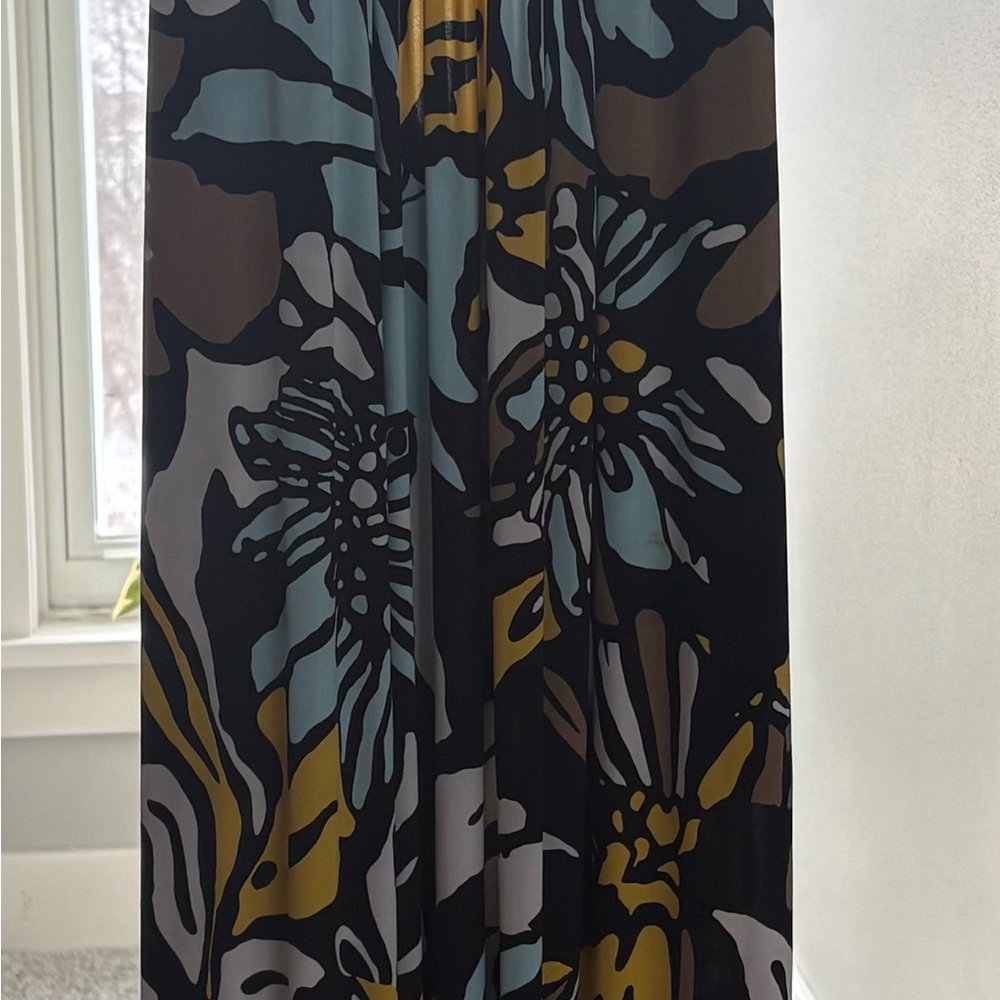 Chic Floral Maxi Skirt in Black and Gold